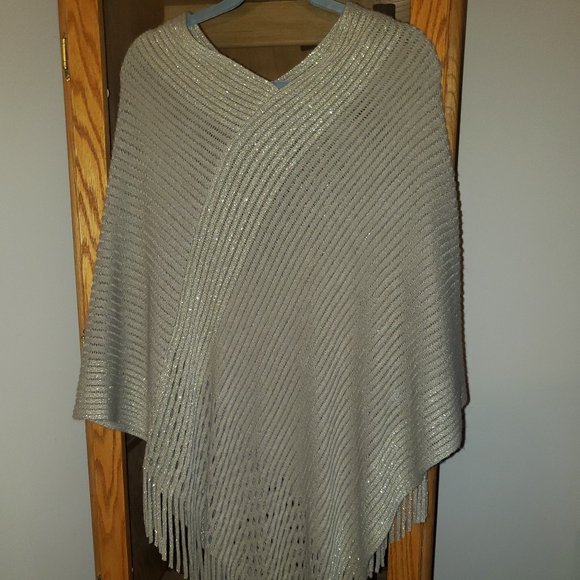 White Mark Accessories - NWOT Shawl